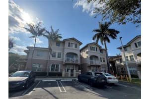 8936 W Flagler St 201, Miami