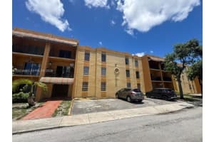 525 W 69th St 101, Hialeah