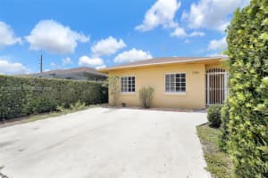 1396 W 30th St, Hialeah