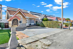 7462 W 29th Way, Hialeah