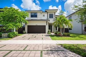 8763 Nw 157th Terrace, Miami Lakes