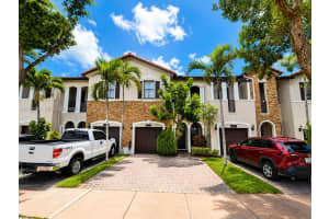 3054 Nw 103rd Path, Doral