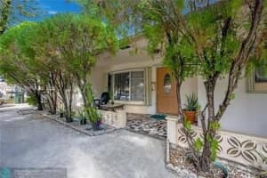 1109 Ne 4th Ct, Hallandale Beach