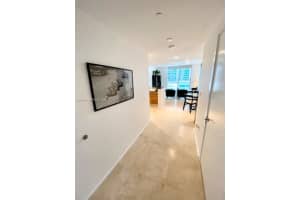 1060 Brickell Ave 2003, Miami