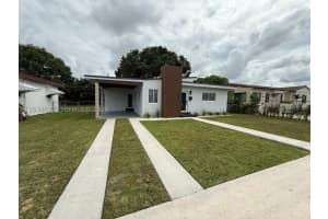 521 E 33rd St, Hialeah