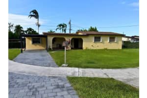 7899 Nw 174th Terrace, Hialeah