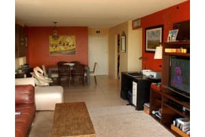 2450 Ne 135 St 502, North Miami