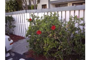 674 Ne 195 St 674, Miami