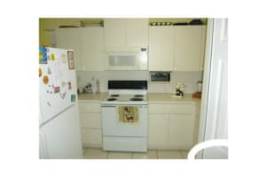 2775 W 52 St 406, Hialeah