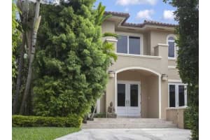 279 Veleros Ct, Coral Gables