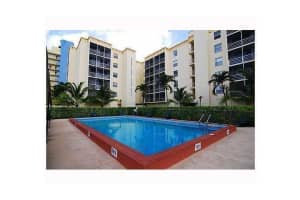 2935 Ne 163 St 3p, Miami Beach