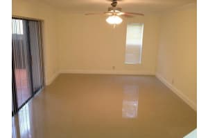 678 Ne 195 St 0, Miami