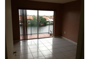 2775 W 52 St 406, Hialeah