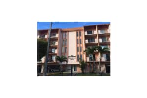 1075 W 68 St 418, Hialeah