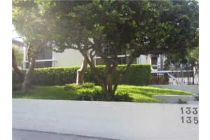 133 E Enid Dr 17, Key Biscayne