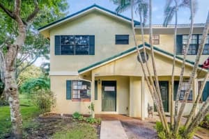 494 Westtree Ln 1, Plantation