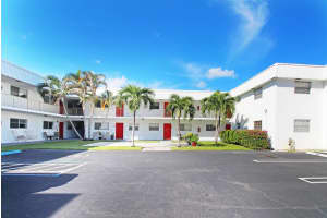 402 Lake Shore Drive 107, West Palm Beach