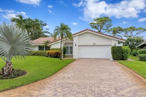 925 Foxpointe Circle, Delray Beach