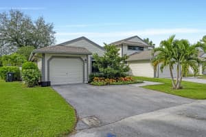 2474 Bedford Mews Drive, Wellington