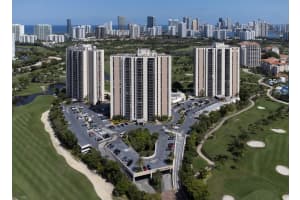 20335 W Country Club Drive 1704, Aventura