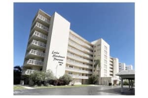 501 Lake Shore Drive N, Lake Park