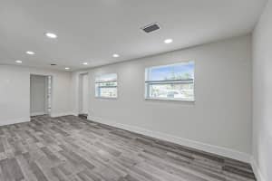 8229 Nw 1st Place, Miami