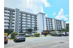 5860 Nw 44th Street 412, Lauderhill