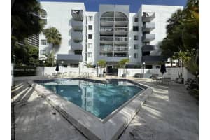 2715 Tigertail Avenue Apt 402, Miami