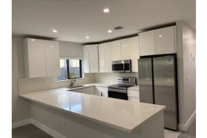 2210 W 5th Way, Hialeah