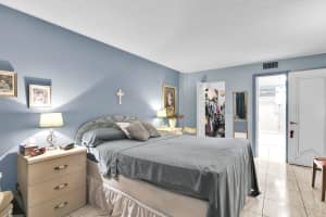 711 Lori Drive 204, Palm Springs