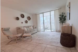 2650 Nw 49th Avenue 327, Lauderdale Lakes