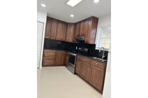 710 Columbus Parkway Fr, Hollywood