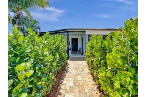 2099 Ne 4th Court, Boca Raton