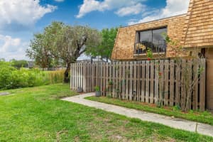 393 Lake Arbor Drive, Palm Springs