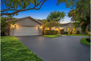 8730 Lake Dasha Terrace, Plantation