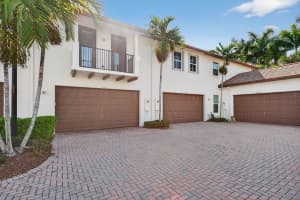 4718 Monarch Way, Coconut Creek