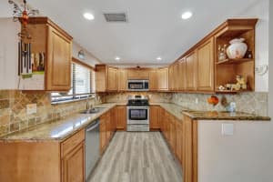 9355 Nw 18th Drive, Plantation