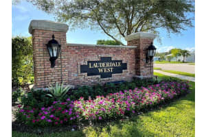 8208 Nw 14 Street, Plantation