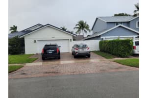 9651 Sw 9th Court, Pembroke Pines