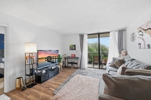 5570 Nw 44th Street 313a, Lauderhill