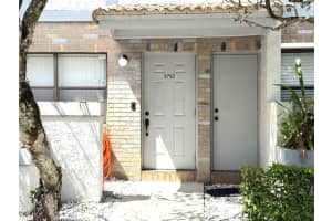 9793 Riverside Drive 59-4, Coral Springs