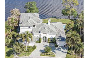 226 Sw Palm Cove Drive, Palm City