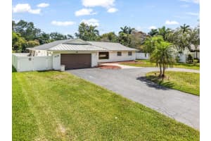 1120 E Tropical Way, Plantation