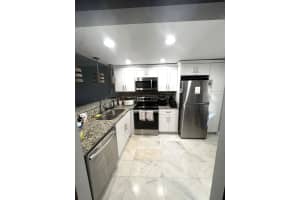 605 Oaks Drive 304, Pompano Beach