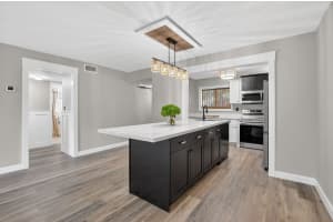 918 Sw 9th Street Circle 105, Boca Raton