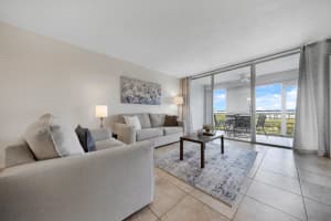 575 Oaks Lane 1009, Pompano Beach