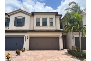 8349 Cadre Noir Road, Wellington