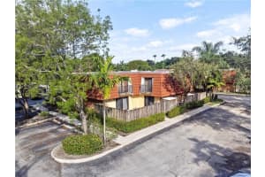 9951 Nw 6th Court, Plantation