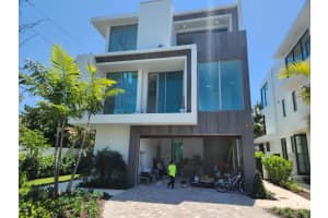 1070 Del Harbour Drive, Delray Beach