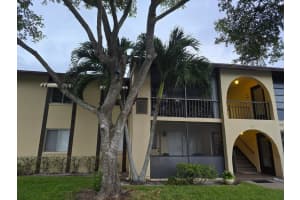 317 Pine Ridge Circle, Greenacres